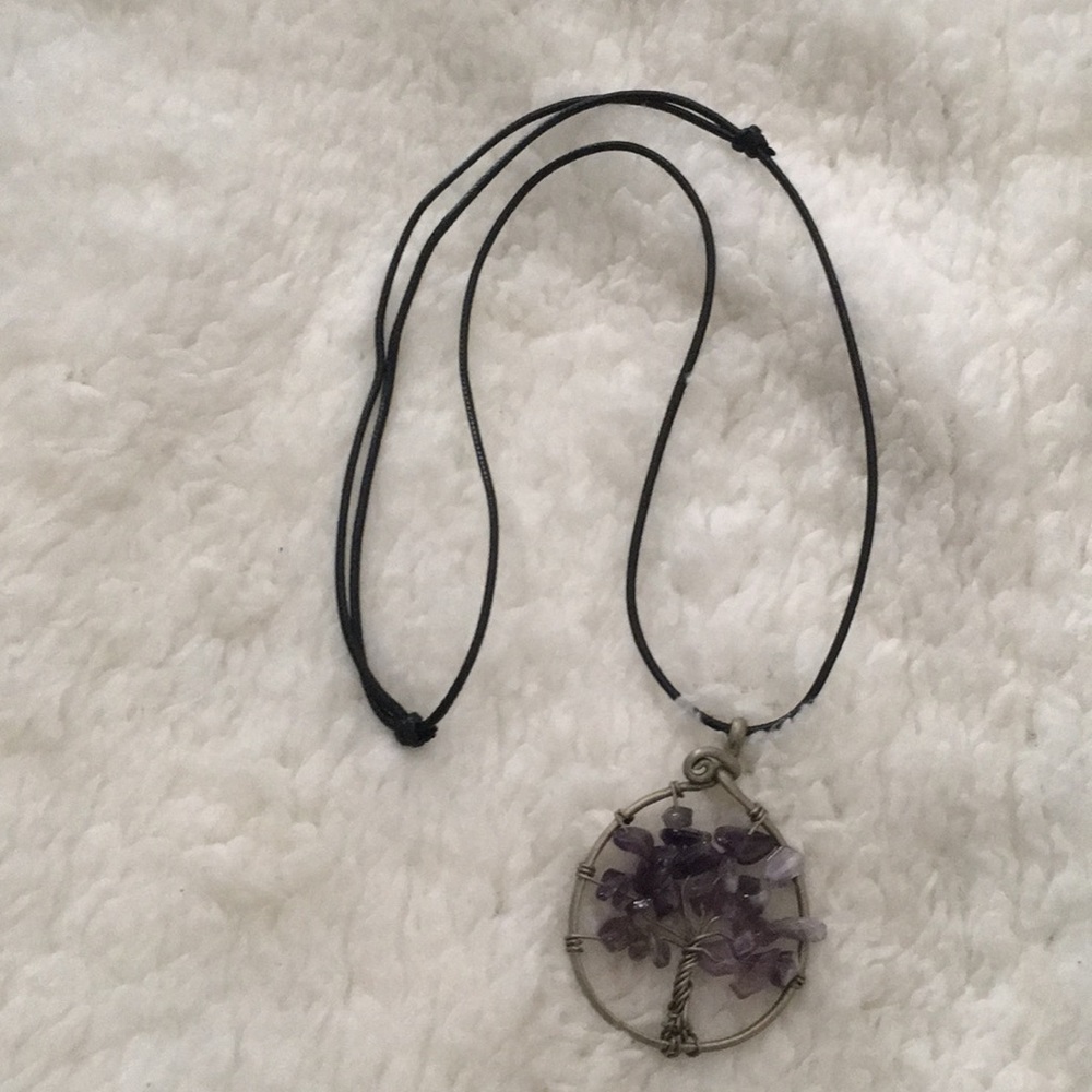 Metal/gemstone pendant black leather necklace
